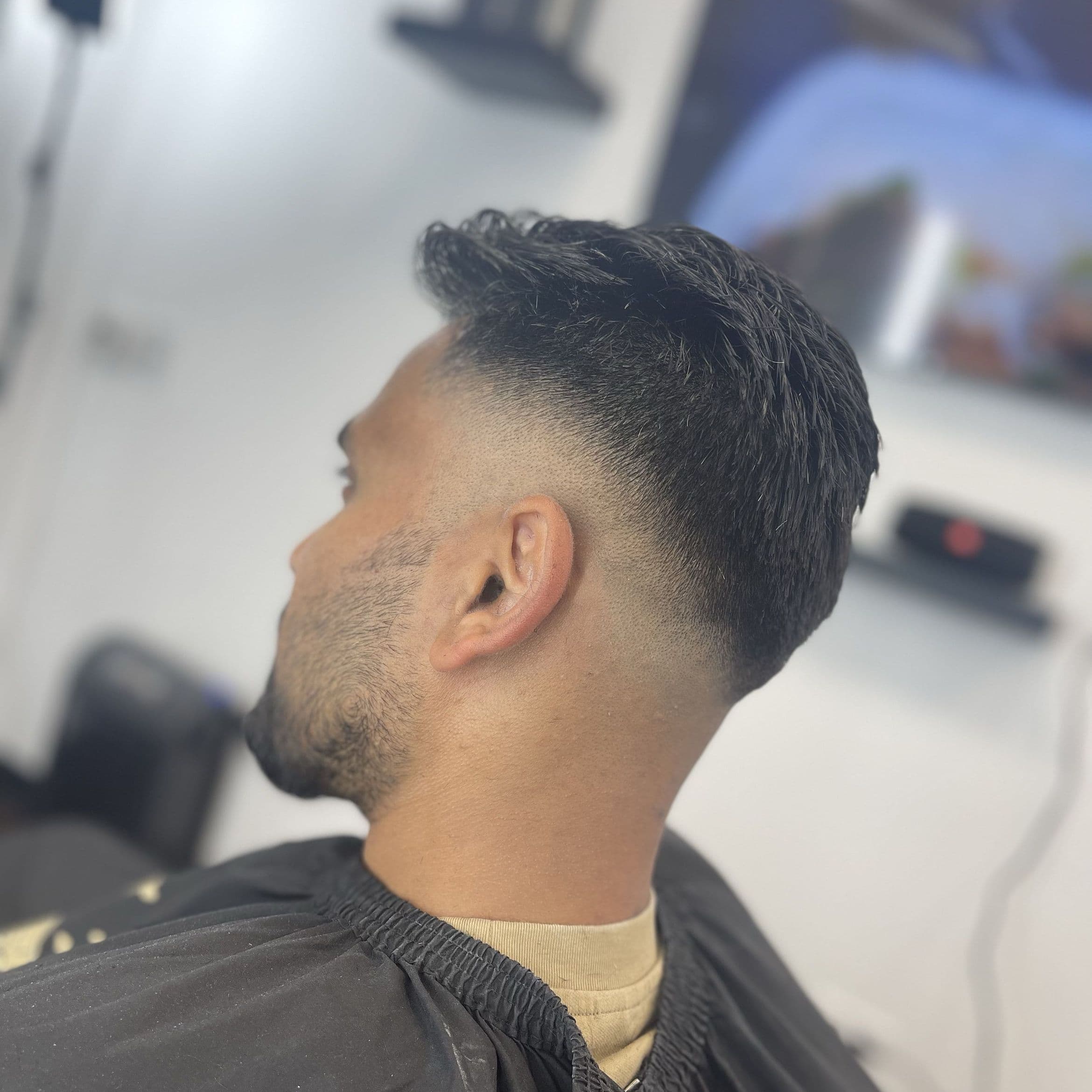 Low fade with textured flow on top
